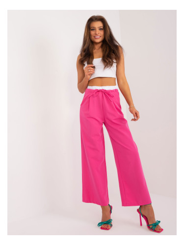 Suit trousers made of fuchsia fabric
