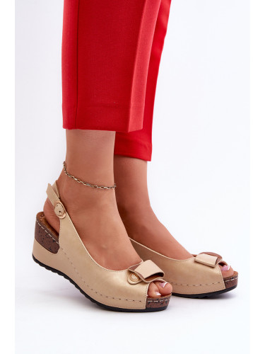 EVENTO Дамски леки сандали на танкетка Комфортни обувки Бежово Efravia