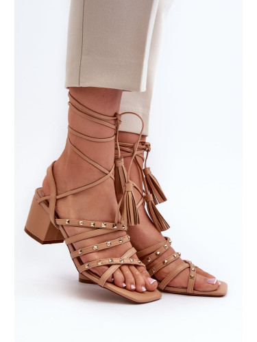 Lace-up low-heeled sandals decorated with Camel Chrisele studs