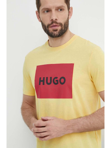 Памучна тениска HUGO в жълто с принт 50467952