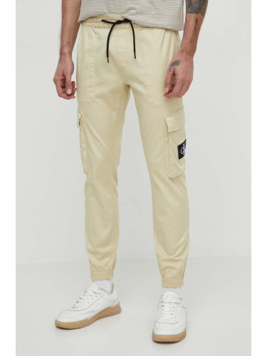 Панталон Calvin Klein Jeans в бежово с кройка тип карго J30J324696