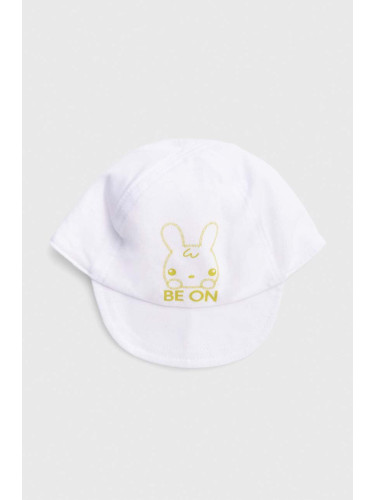 Бебешка шапка United Colors of Benetton в бяло с принт