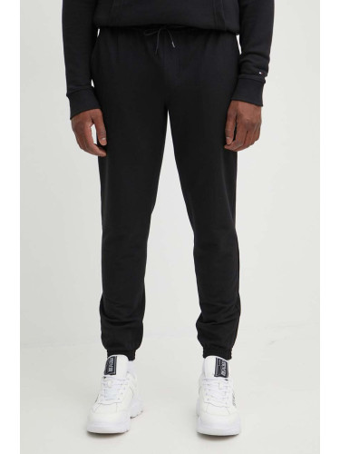 Спортен панталон Calvin Klein Jeans в черно с апликация J30J325336