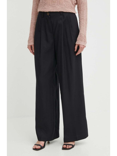 Панталон Sisley в черно с широка каройка, с висока талия