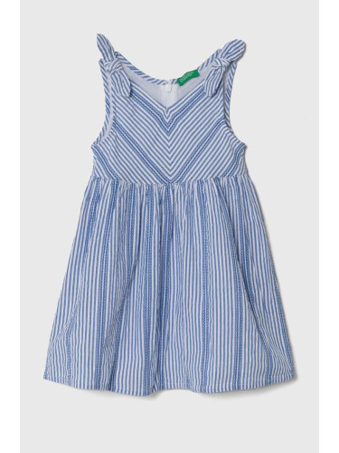 Детска памучна рокля United Colors of Benetton в синьо среднодълга разкроена