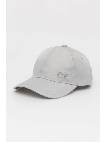 Шапка с козирка Calvin Klein в сиво с изчистен дизайн K60K611726