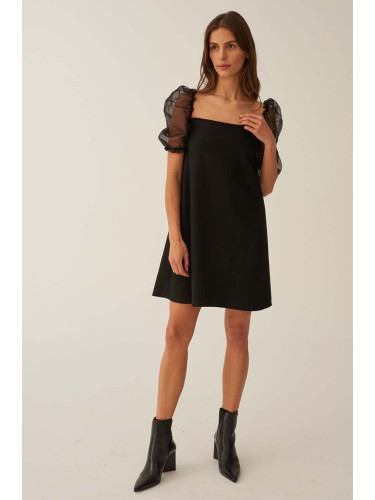 Рокля Undress Code In full Bloom Dress в черно къса със стандартна кройка
