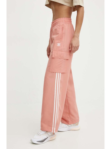 Спортен панталон adidas Originals в розово с апликация IZ0715