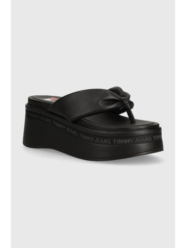 Джапанки Tommy Jeans TJW WEDGE SANDAL в черно с платформа EN0EN02457