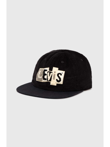 Памучна шапка с козирка Levi's в черно с апликация