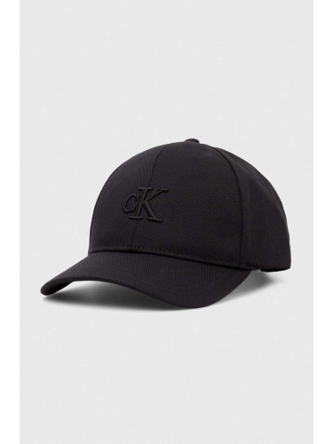 Памучна шапка с козирка Calvin Klein Jeans в черно с апликация K50K511805