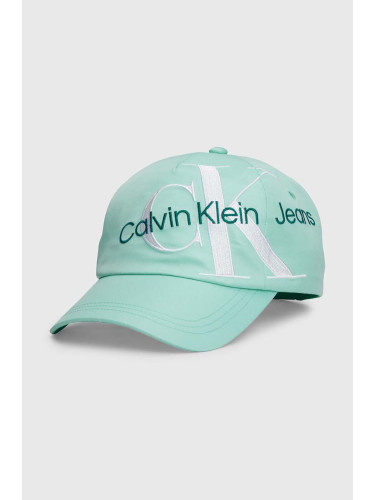 Детска шапка с козирка Calvin Klein Jeans в синьо с принт
