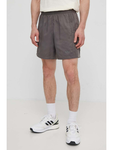 Къс панталон adidas Originals в кафяво IT7467