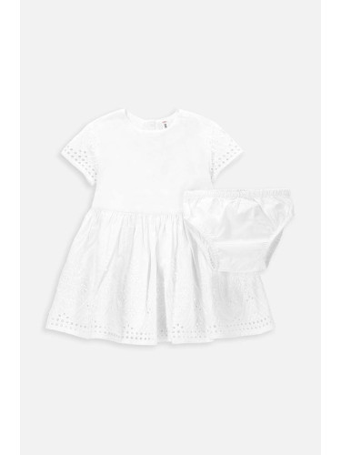 Бебешка памучна рокля Coccodrillo в бяло къса разкроена