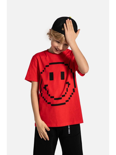 Детска памучна тениска Coccodrillo в червено с принт