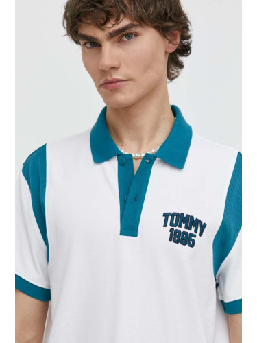 Памучна тениска с яка Tommy Jeans в бяло с десен DM0DM18919