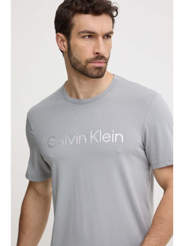 Домашна тениска Calvin Klein Underwear в сиво с принт 000NM2264E