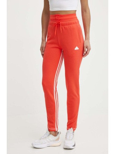 Спортен панталон adidas в червено с апликация IS0897