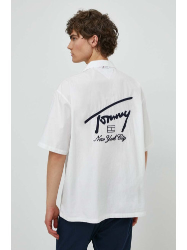 Памучна риза Tommy Jeans мъжка в бяло със свободна кройка DM0DM19139