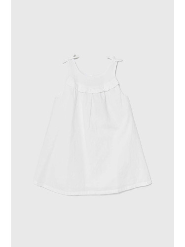 Детска ленена рокля United Colors of Benetton в бяло къса разкроена