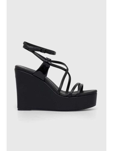 Кожени сандали Calvin Klein WEDGE в черно HW0HW01952