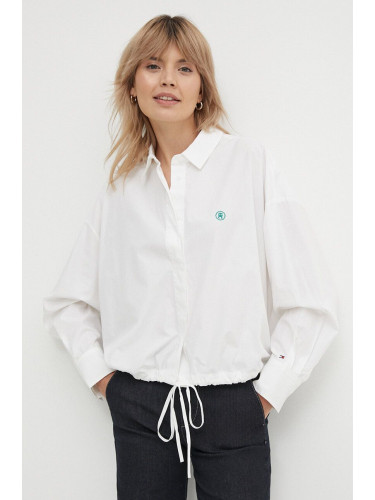 Памучна риза Tommy Hilfiger дамска в бяло със свободна кройка с класическа яка WW0WW41832