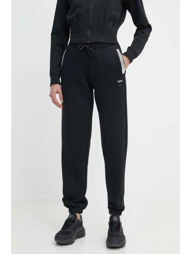 Спортен панталон Guess KIARA в черно с апликация V4GB14 FL04P