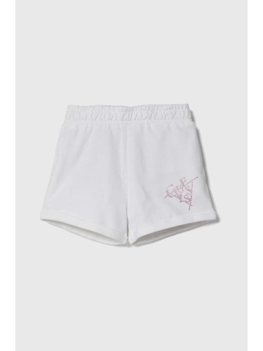 Детски памучен къс панталон Guess в бяло с апликация