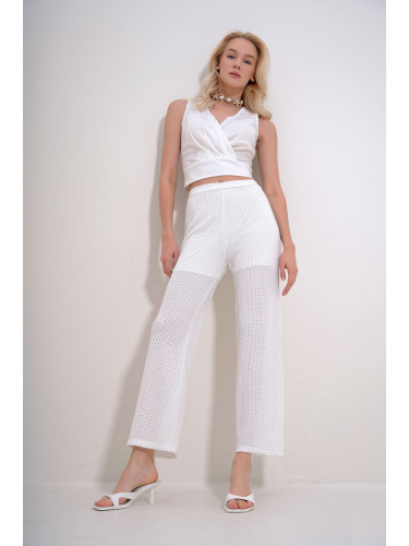 Trend Alaçatı Stili Women's White Double Breasted Collar Crop Blouse and Lined Trousers Double Set