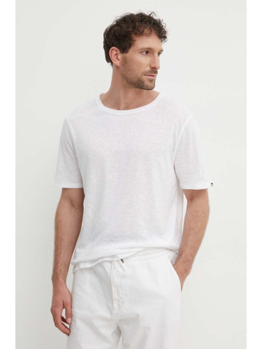 Тениска с лен Tommy Hilfiger в бяло с изчистен дизайн UM0UM03226