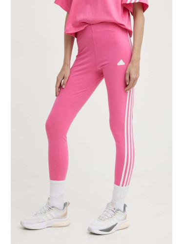 Клин adidas в розово с апликация IS3623