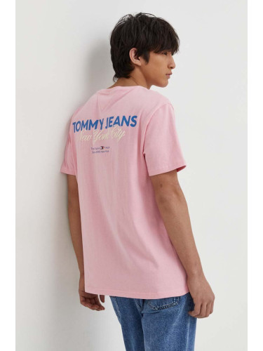 Памучна тениска Tommy Jeans в розово с принт DM0DM18286