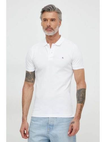 Тениска с яка Calvin Klein Jeans в бяло с изчистен дизайн J30J325269