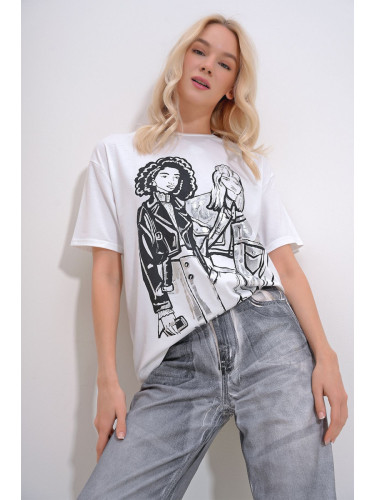 Trend Alaçatı Stili Women's White Crew Neck Foil Printed T-Shirt