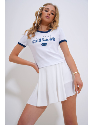 Trend Alaçatı Stili Women's White Crew Neck Chicago Printed T-Shirt