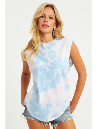 Cool & Sexy Women's Blue-White Tie-Dye T-Shirt