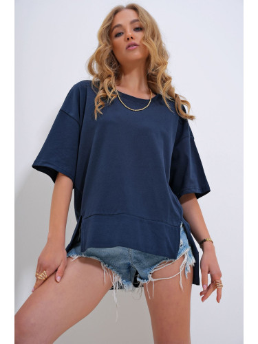 Trend Alaçatı Stili Women's Navy Blue Crew Neck Oversize T-Shirt with Window Detail