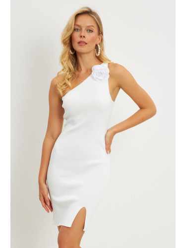 Cool & Sexy Women's White One Shoulder Rose Accessory Mini Dress ET01