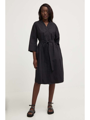 Памучна рокля Answear Lab в черно къса с уголемена кройка