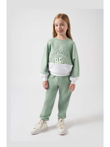 Детски спортен панталон Mayoral в зелено с изчистен дизайн