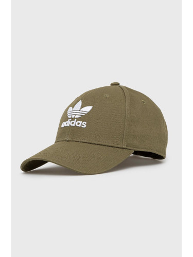 Памучна шапка adidas Originals 0 в зелено с апликация  HL9324