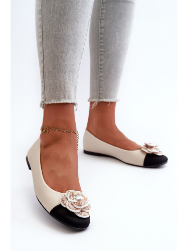 Boto Дамски обувки тип балерина от бежова еко кожа с декоративен детайл Divinella