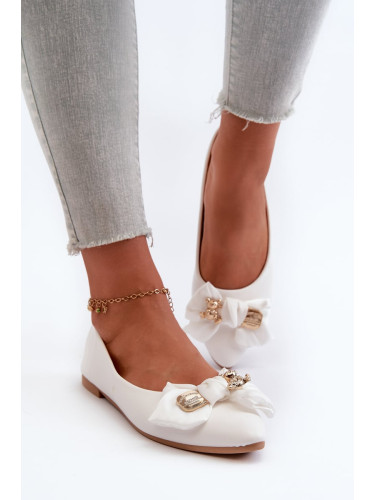 Women's ballerinas made of eco leather with bow and brooch, white satris