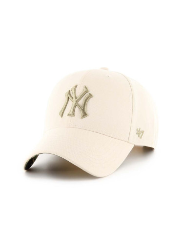 Памучна шапка с козирка 47 brand MLB New York Yankees в бежово с апликация B-TPCSP17CTP-NT