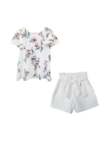 Комплект от риза в бяло на цветя и къси панталони в бяло