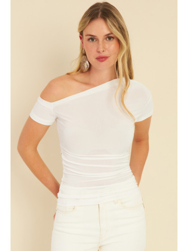 Cool & Sexy Women's White Gathered Sides Blouse