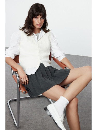 Trendyol Ecru Soft Texture Crop Buttoned V Neck Regular Vest