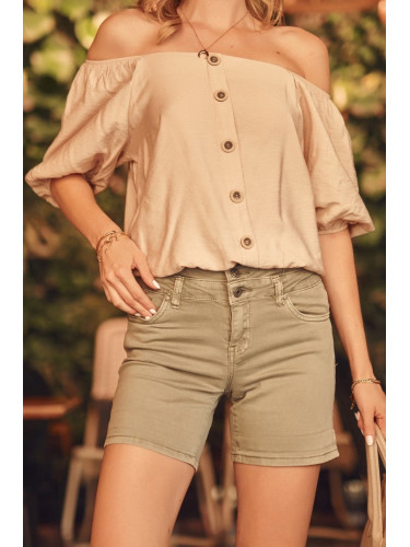 Khaki shorts with high waist