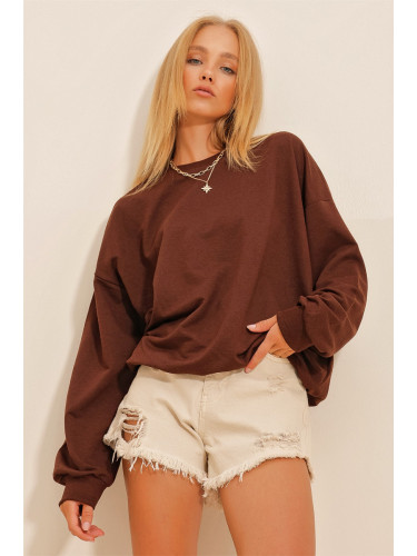 Trend Alaçatı Stili Women's Bitter Brown Crew Neck Oversize Basic Sweatshirt