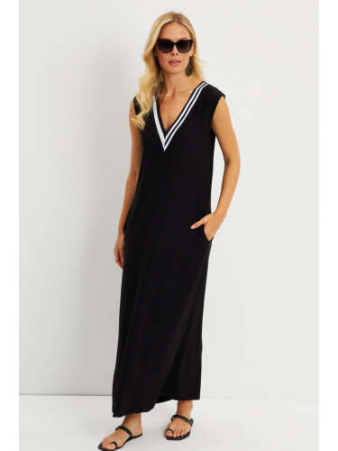 Cool & Sexy Women's Black V-Neck Blocked Maxi Dress